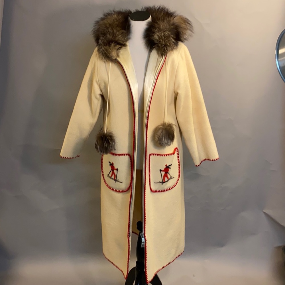 1970’s Vintage wool winter winter skating coat with fur collar Size M-L